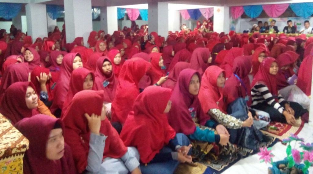 Rektor IAIN Padangsidimpuan Launching Wajib Bahasa Arab dan Inggris