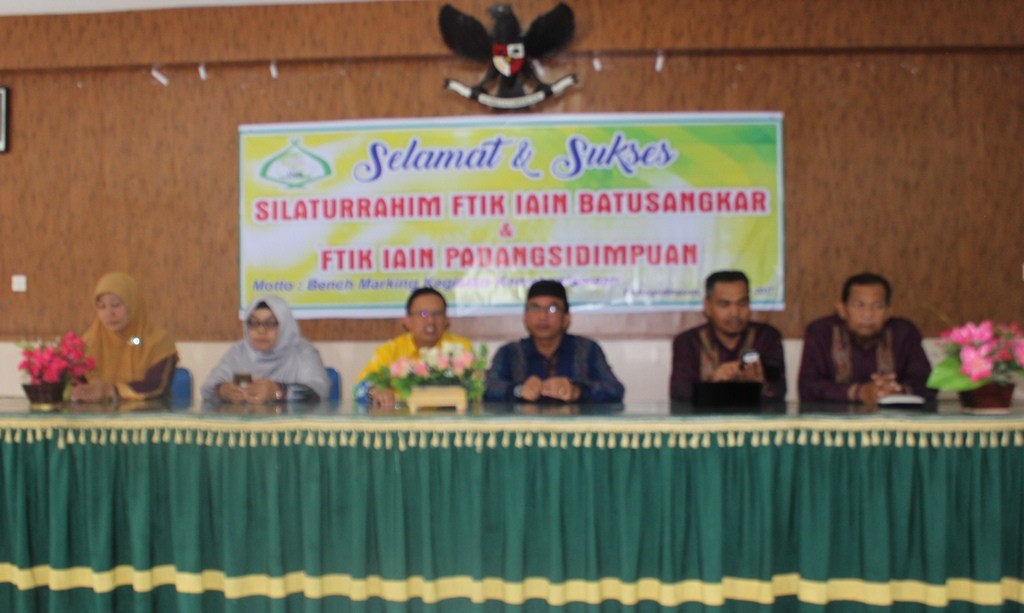 Tor-Tor Onang-Onang FTIK Hangatkan Silaturrahim
