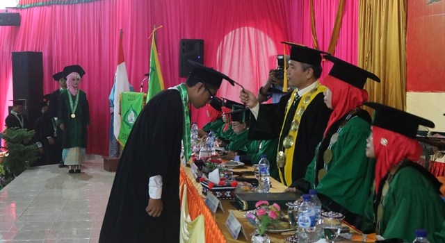 Rektor: Jadilah Anda Insan yang Banyak Memberikan Manfa’at
