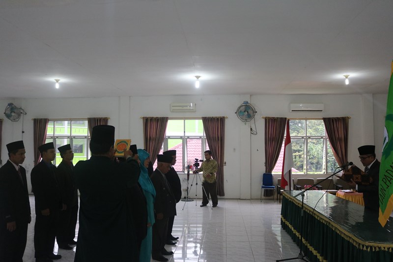 Lantik 7 Pejabat, Rektor Tekankan Pentingnya Komitmen Untuk mencapai Visi Misi IAIN Padangsidimpuan