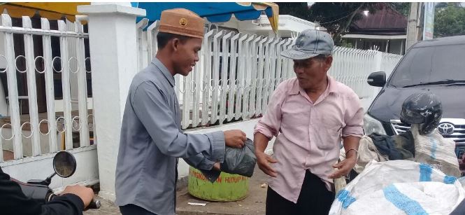 Dakwah di Bulan Ramadhan UKM HADITS Laksanakan Takjil On The Road