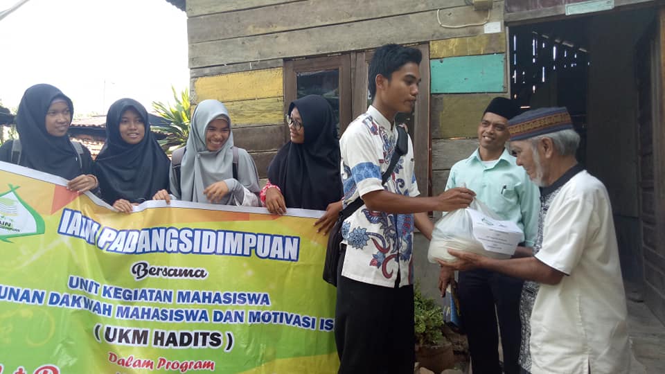 IAIN Padangsidimpuan; UKM Hadits Sebar Paket Ramadhan Bingkisan Peduli Du’afa