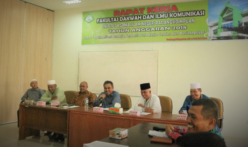 Optimalkan Kinerja Berbasis Pola Kerja Cerdas Berintegritas, FDIK IAIN Padangsidimpuan Gelar Rapat Kerja