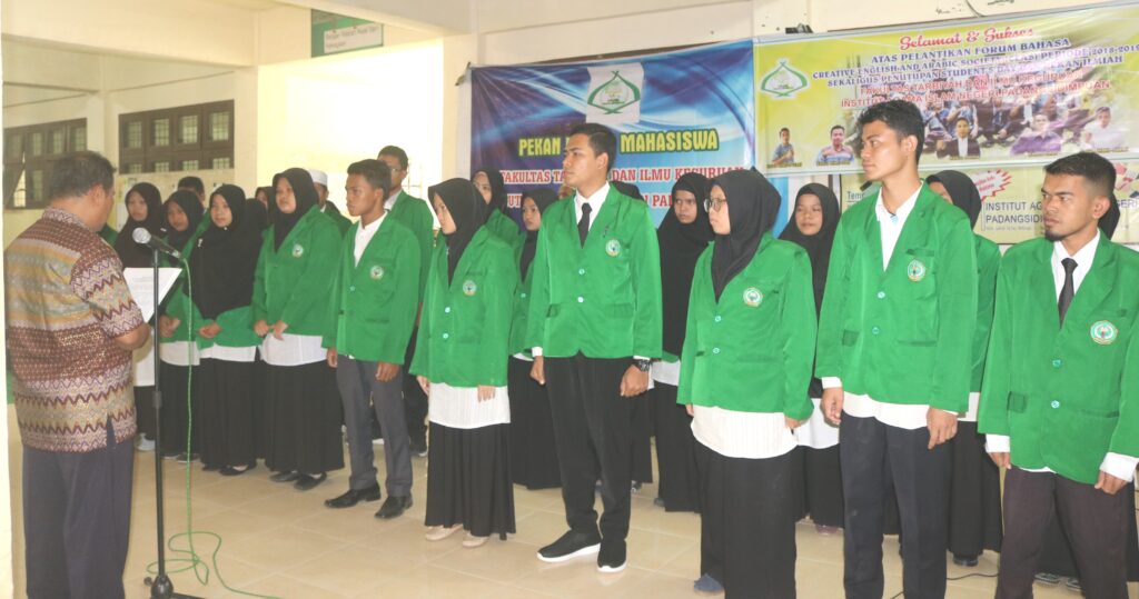 FTIK IAIN Padangsidimpuan Lantik Creative English And Arabic Society (CEAS)