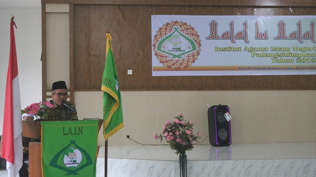 Rektor Ajak Civitas Akademika Meningkatkan Kesalehan Sosial Serta Ukhuwah di acara Halal bi Halal