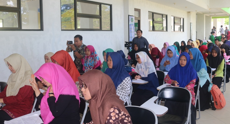 Mahasiswa FASIH Adu Kefasihan Berbahasa Asing dalam Law Speech Contest dan Debat