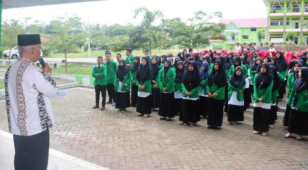 Dekan FDIK Berangkatkan 105 Mahasiswa Untuk Praktek Dakwah Lapangan