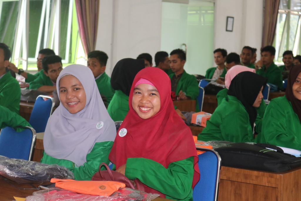 Mahasiswa FEBI Dikenalkan Bentuk Investasi Ilegal dari Tim Sosialisasi OJK