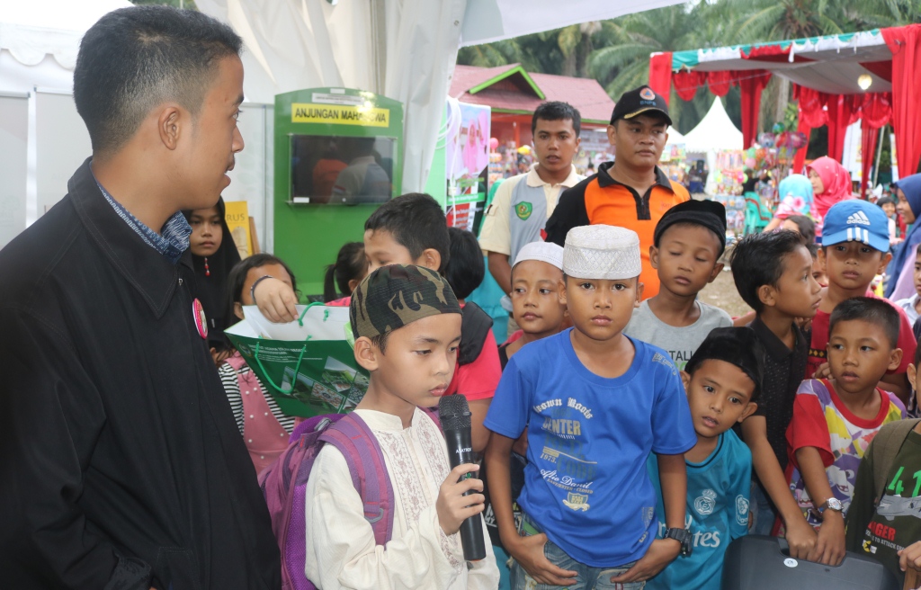 Penampilan Mahasiswa IAIN Padangsidimpuan menyita Perhatian Pengunjung Pameran