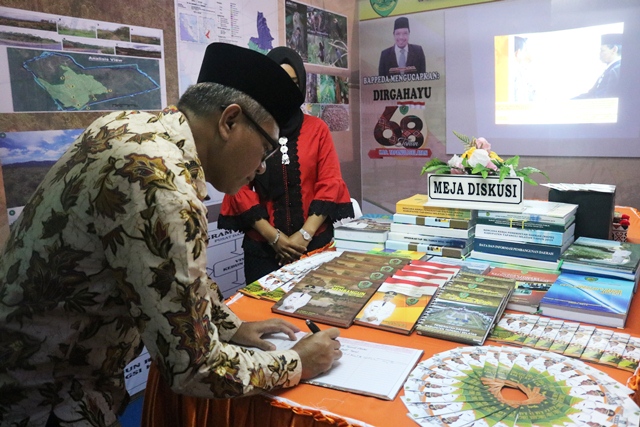 Rektor IAIN Padangdimpuan Menghadiri Pameran Pembangunan Pemerintah Kabupaten Tapanuli Selatan ke-68