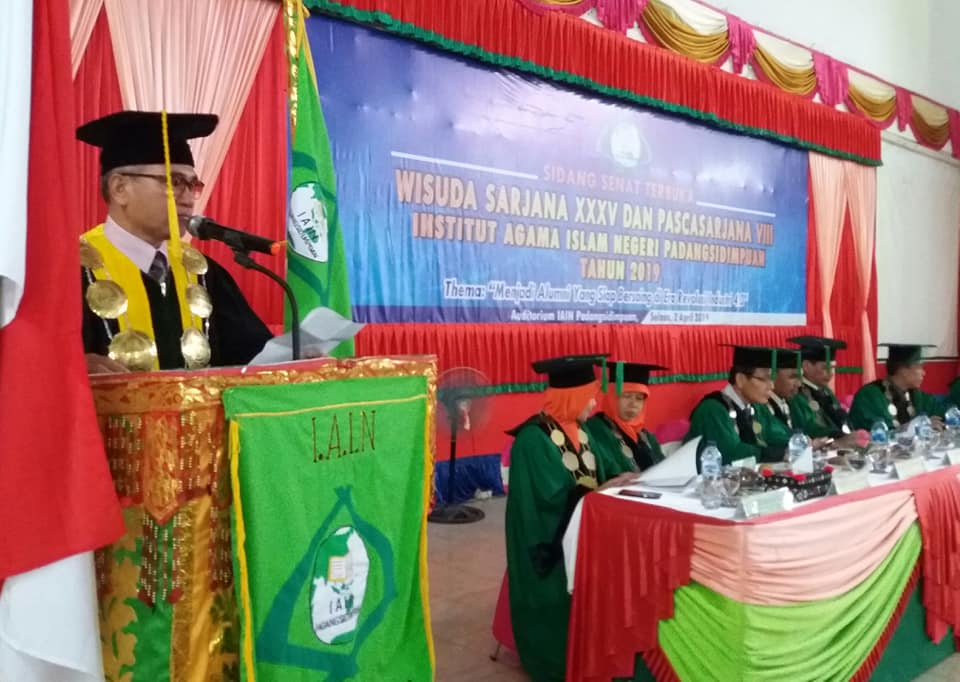 IAIN Padangsidimpuan Wisuda 322 Mahasiswa