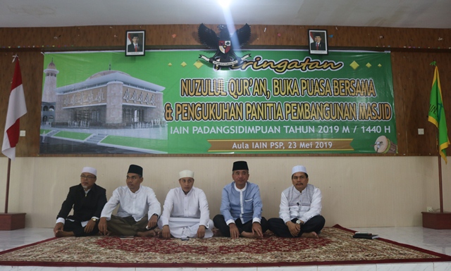 Peringatan Nuzulul Qur’an; Rektor Mengukuhkan Panitia Pembangunan Masjid