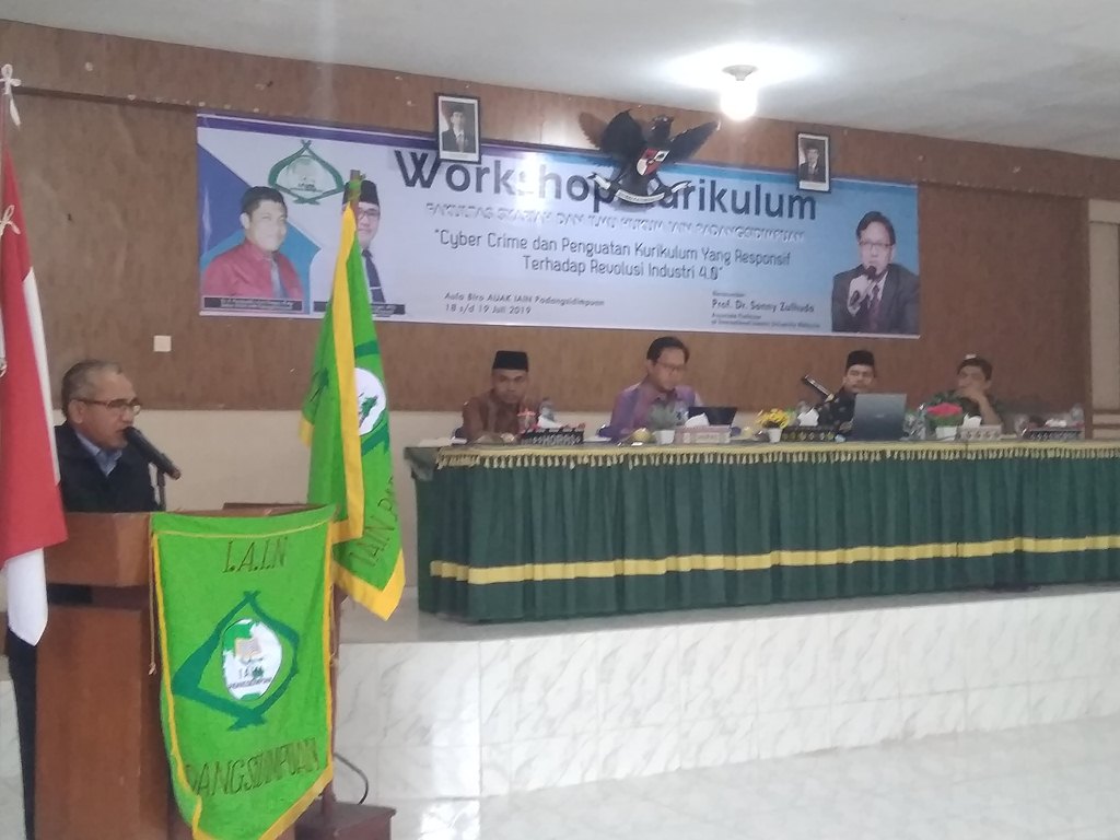Tingkatkan Kualitas Mahasiswa, Fakultas Syari’ah Dan Ilmu Hukum Gelar Workshop Kurikulum