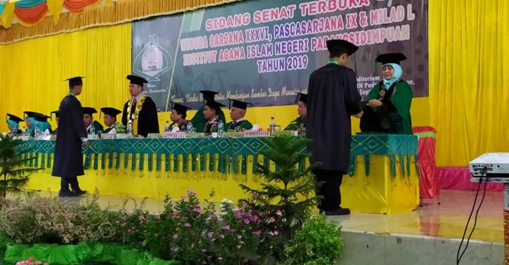 IAIN Padangsidimpuan Mewisuda 350 orang Mahasiswa