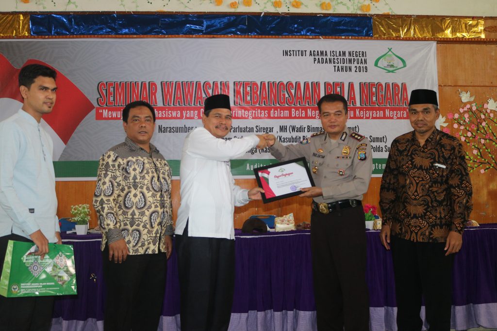 Hindari Radikalisme, Mahasiswa IAIN Padangsidimpuan Dibekali Wawasan Kebangsaan Oleh Wadir Binmas Polda Sumatera Utara