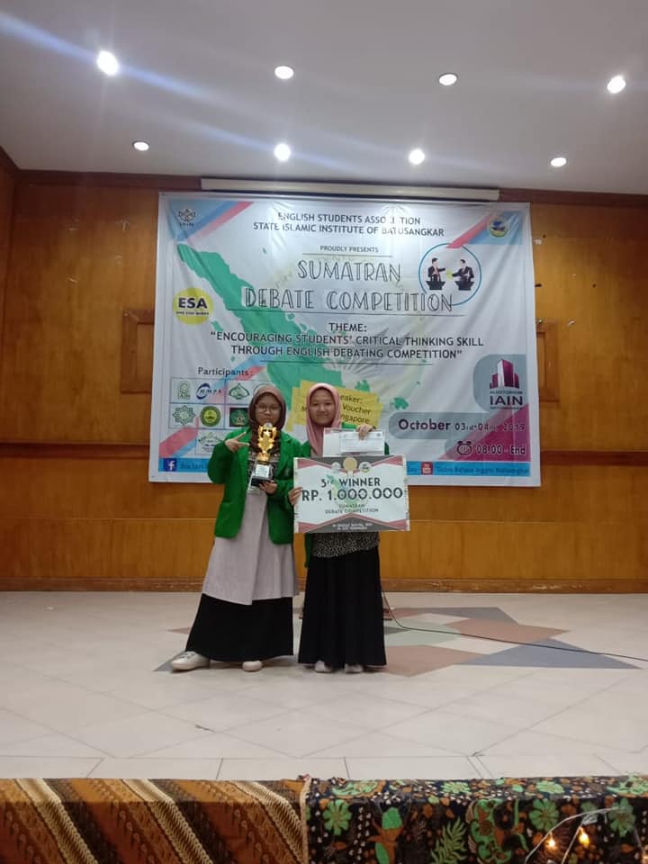 Mahasiswa IAIN Padangsidimpuan Sabet Juara 3 dan 5 Sumatran Debate Competition
