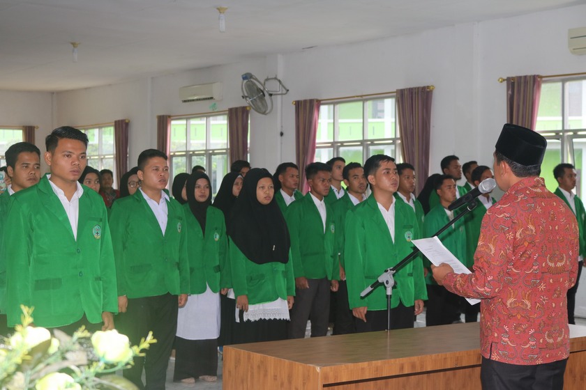 Wakil Rektor Bidang Kemahasiswaan Melantik Pengurus SEMA & DEMA Periode 2019-2020