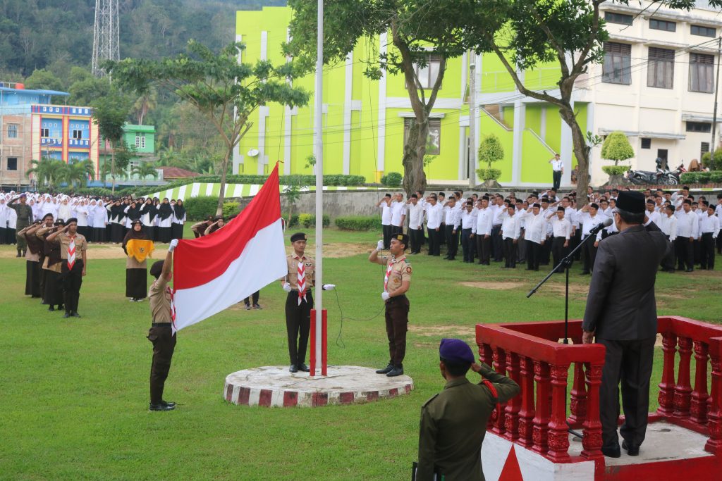 Pimpin Upacara HAB Kemenag RI ke-74; Rektor Ajak Civitas Akademika Menjunjung Tinggi Kaidah Dan Nilai-Nilai Kehidupan Beragama