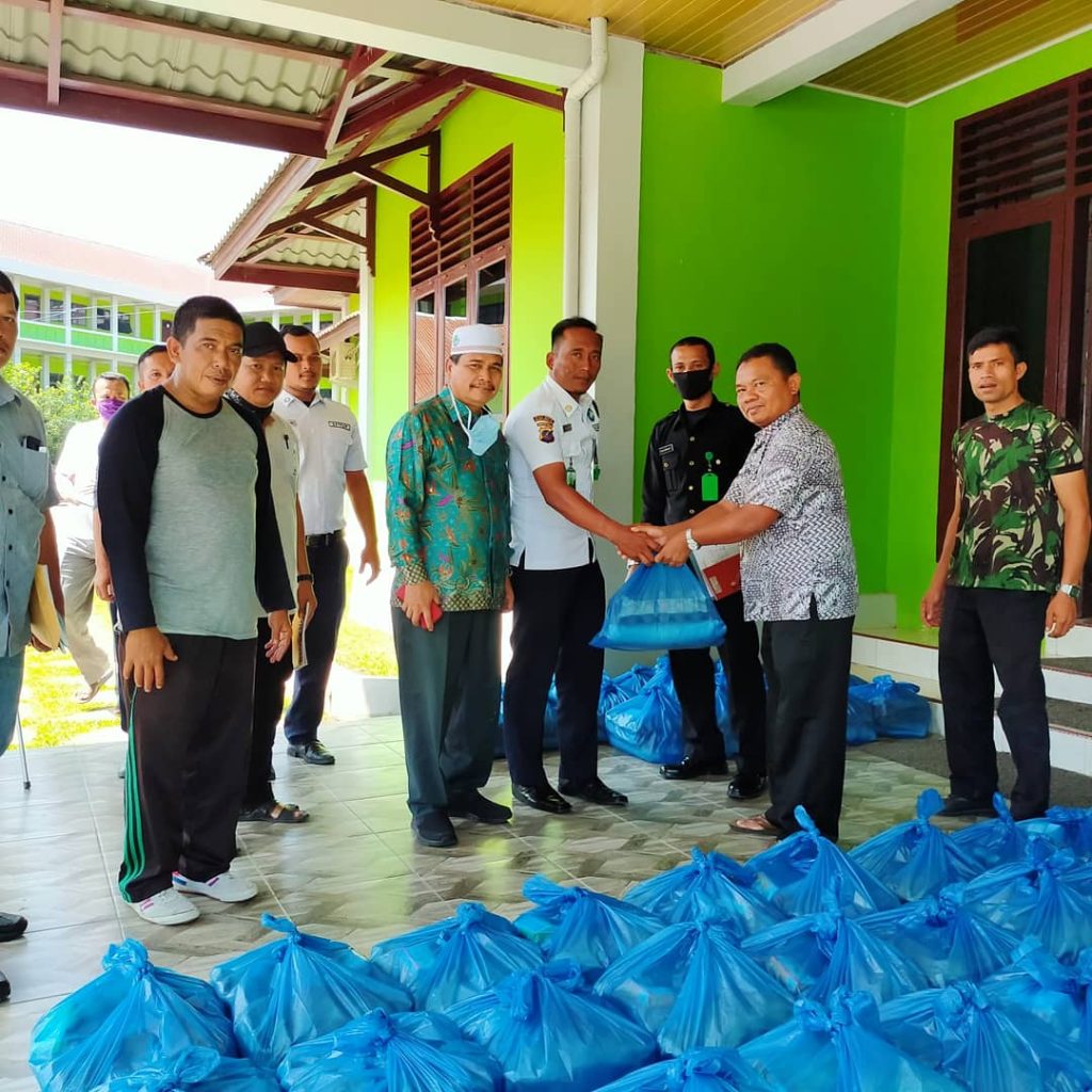 Empati  Kepada Masyarakat Menghadapi Pandemi Covid 19, IAIN Padangsidimpuan Distribusikan Paket Sembako