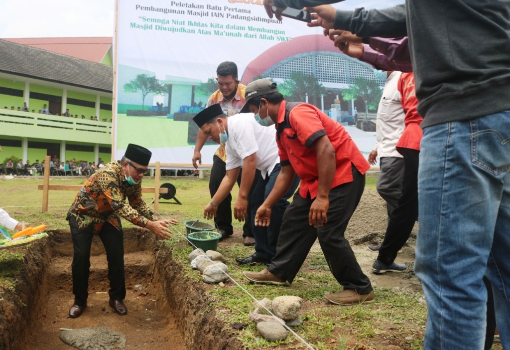 Rektor IAIN Padangsidimpuan Letakkan Batu Pertama Awali Pembangunan Mesjid IAIN Padangsidimpuan