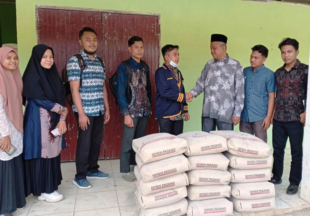 Dukung Pembangunan Masjid di IAIN Padangsidimpuan, HIMADIKSI Salurkan Donasi 15 Sak Semen