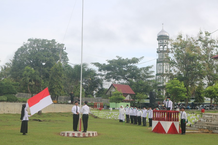 Rektor Menjadi Irup Upacara Hari Amal Bhakti Kementerian Agama RI ke-76 di IAIN Padangsidimpuan