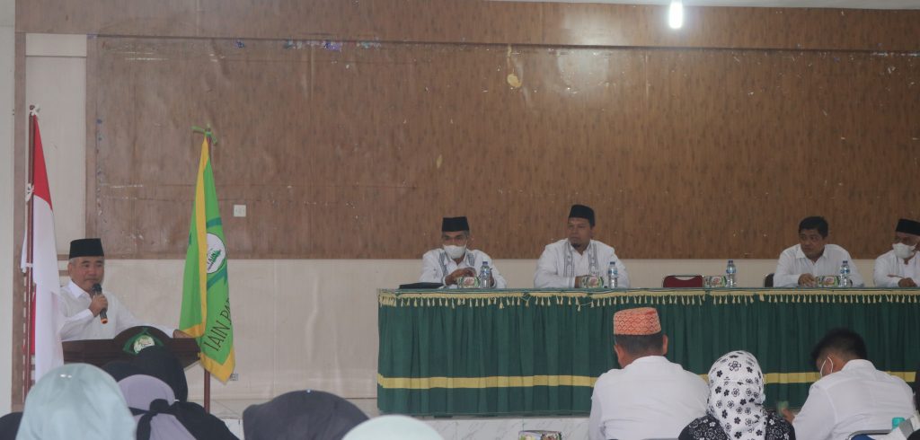 Buku Hasil Penelitian Dan Jurnal Dosen Diserahkan Oleh LPPM IAIN Padangsidimpuan