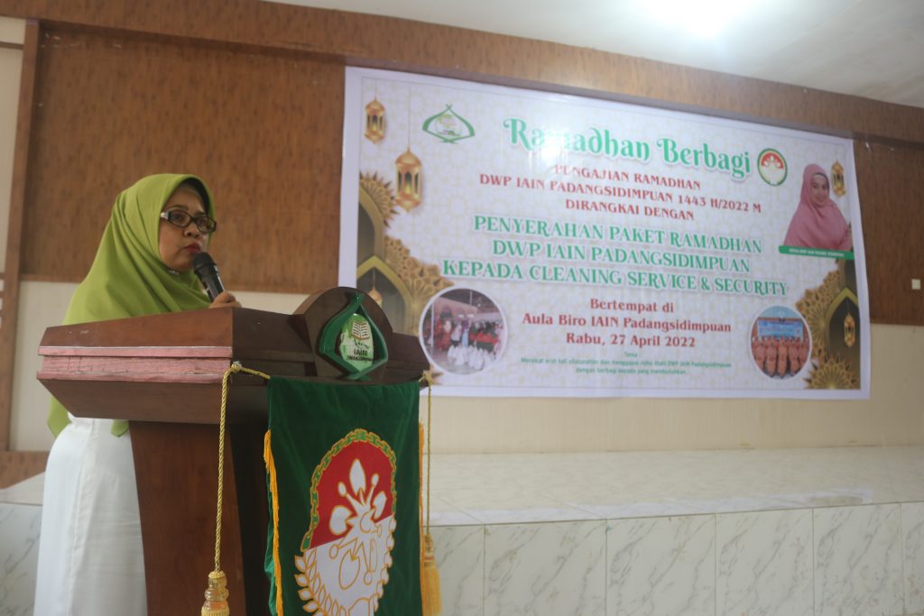 Berbagi Kebahagiaan di Bulan Ramadhan, DWP IAIN Padangsidimpuan Gelar Bakti Sosial