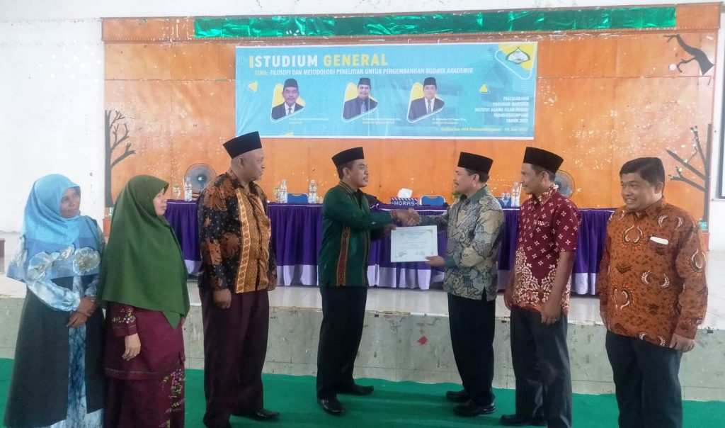Bahas Filosofi Dan Metodologi Penelitian, Pascasarjana IAIN Padangsidimpuan Gelar Studium General