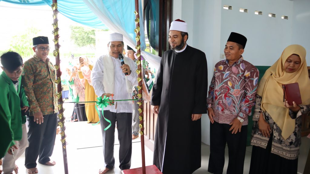 Rektor Launching Wajib Bahasa Arab dan Inggris Secara Resmi