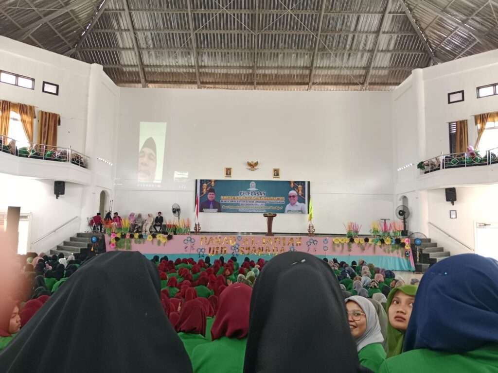 “Sukses dan Berkarakter: UIN Syekh Ali Hasan Ahmad Addary Padangsidimpuan Mengabadikan Penamatan Mahasiswa Asrama”