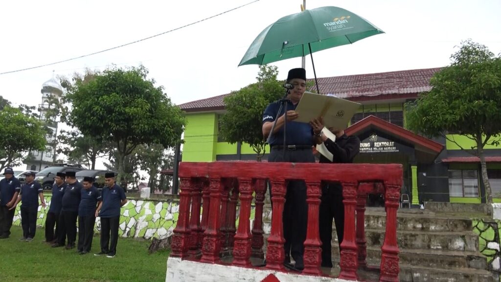 Tetap Semangat Meski diguyur Hujan: UIN Syahada Padangsidimpuan Pada Apel HAB Kemenag ke-78