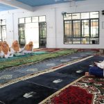 Kejar Berkah Ramadhan DWP UIN Padangsidimpan Bagi Paket Ramadhan dan Santuni Anak Yatim