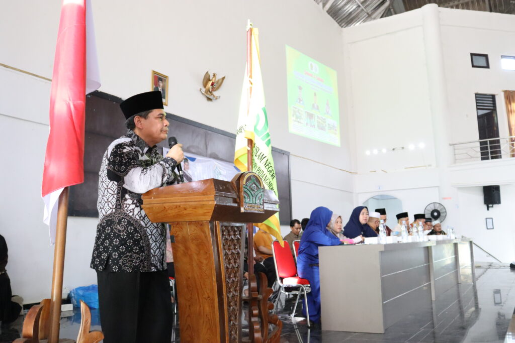 Rektor UIN Syahada Padangsidimpuan Langsungkan Pelepasan Mahasiswa KKL Tahun 2024