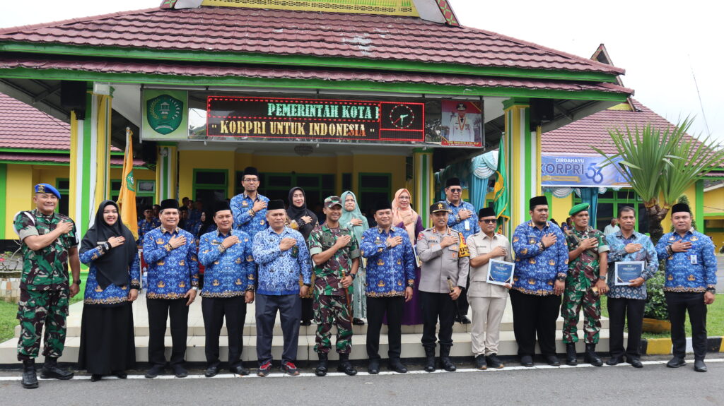 Rektor UIN Syahada Padangsidimpuan Hadiri Khidmatnya Upacara HUT KORPRI ke-53 di Kantor Walikota