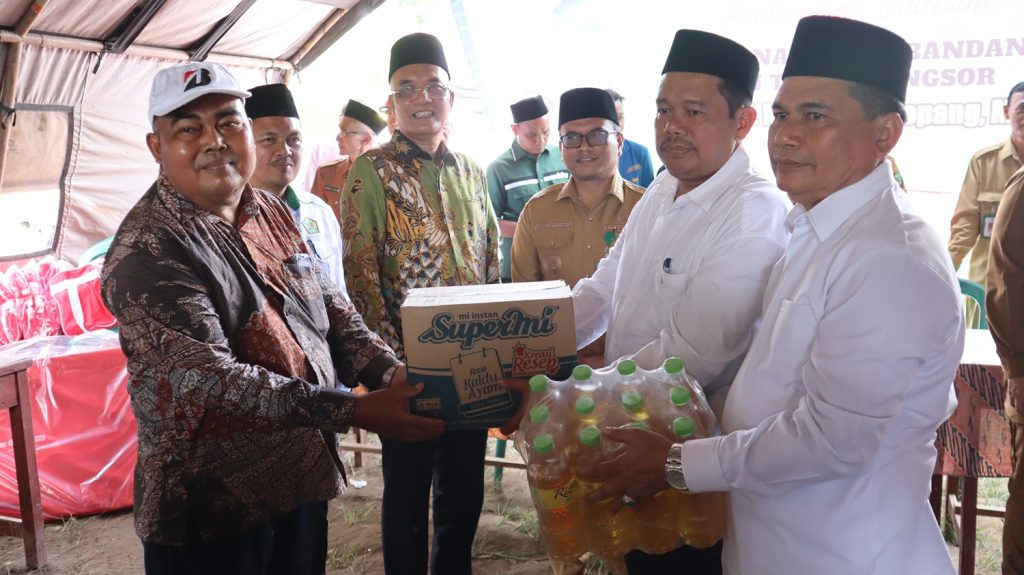 Rektor UIN Syahada Padangsidimpuan Bersamai Wali Kota, Wakil Wali Kota, dan Ketua Komisi VIII DPR RI Salurkan Bantuan untuk Korban Banjir di Kota Padangsidimpuan