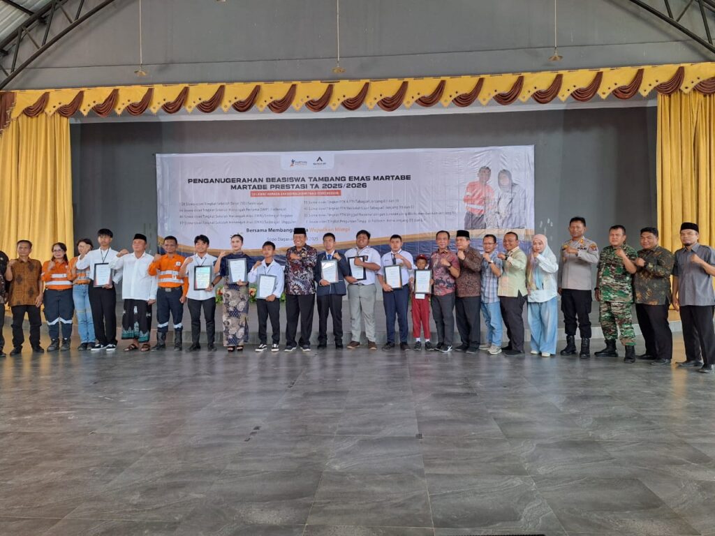 Rektor UIN Syahada Hadiri Penganugerahan Beasiswa Martabe di Batang Toru