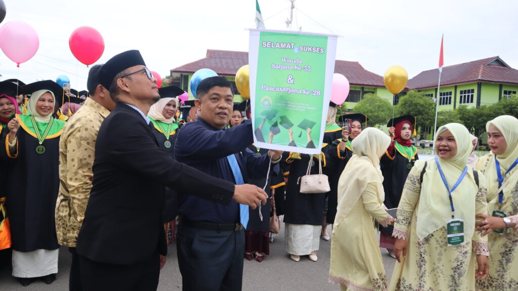 Meriah dan Spektakuler! Wisuda UIN Syahada Padangsidimpuan Diawali Prosesi Outdoor, Balon Membubung ke Langit