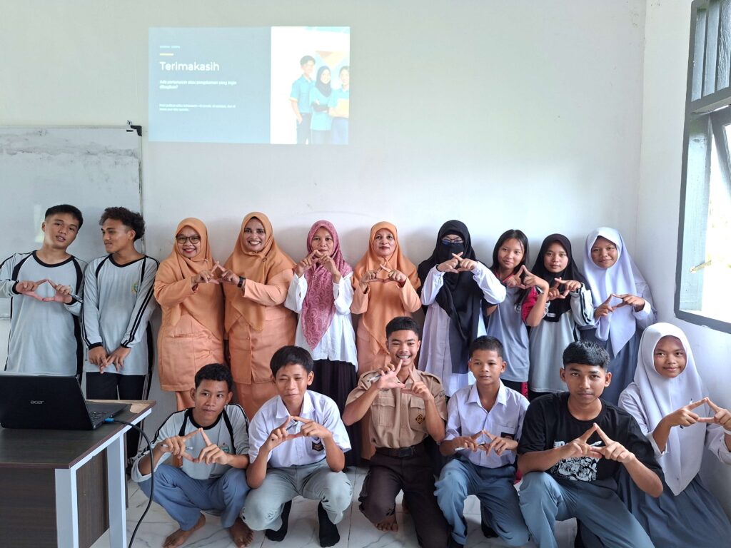 Implementasikan MoA, DWP UIN Syahada Gelar DWP Mengajar di SMK Negeri 1 Sayurmatinggi